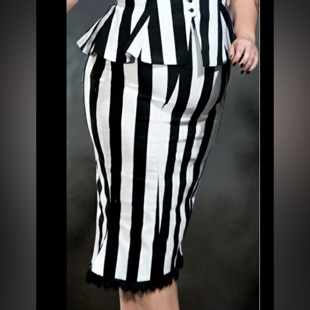 NWT Laura Byrnes high waisted black and white stripe fishtail skirt M